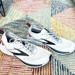 Brooks Ricochet
